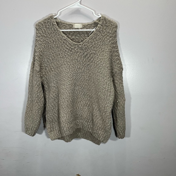 Altar’d State Women’s Grey Popcorn Knit Lovely Lash V Neck Sweater - Picture 3 of 12